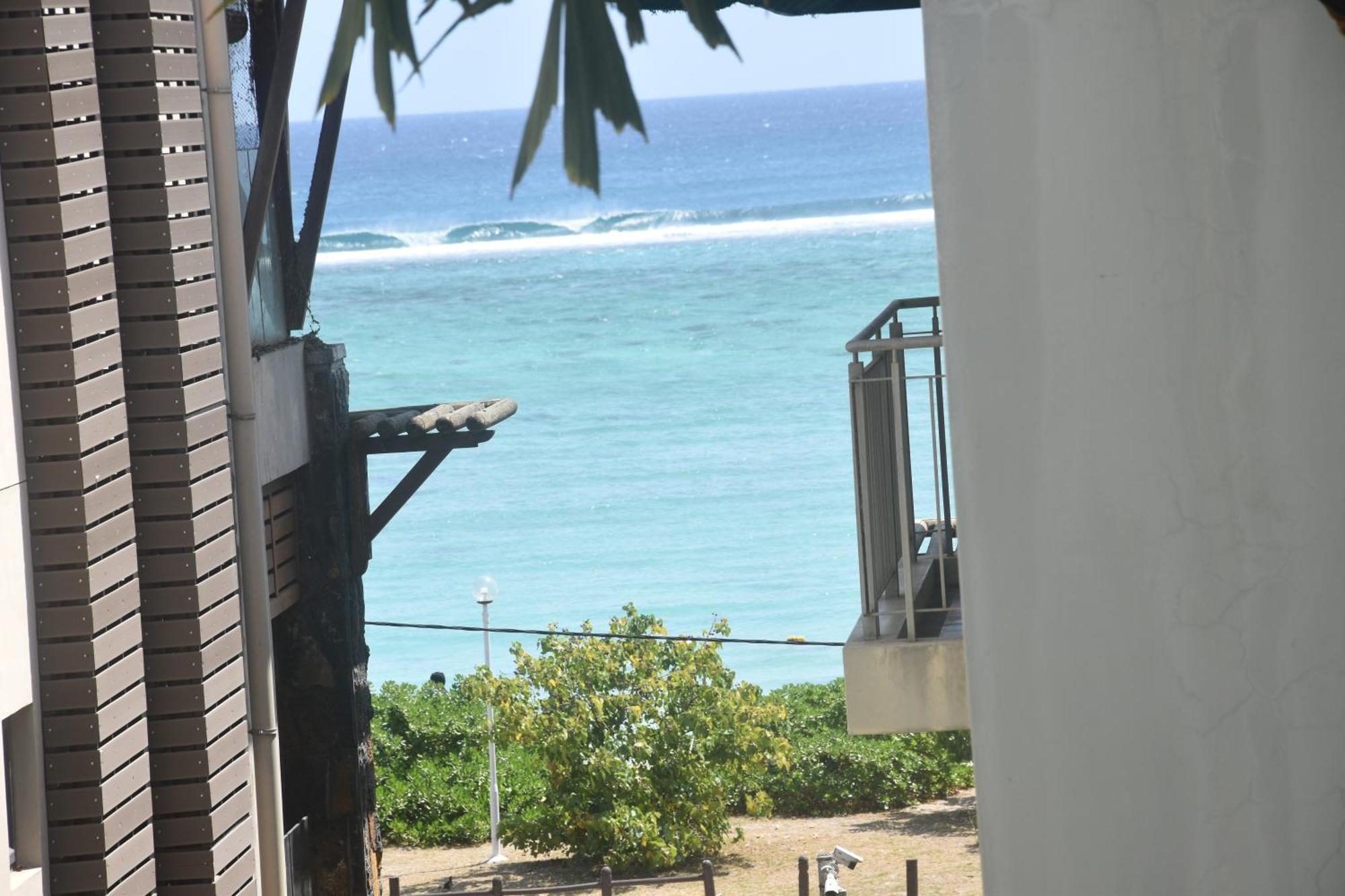 Blue Waves Beachfront Penthouse Flic-en-Flacq Exterior foto